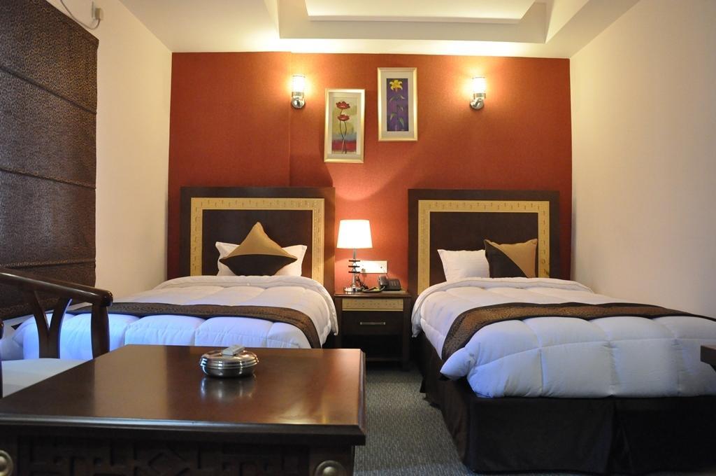 Silk Route Hotel Guwahati Room photo